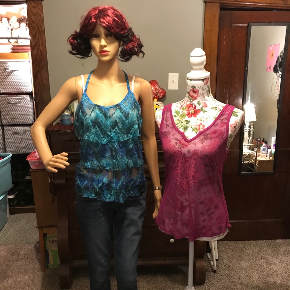 EUC/bundle of 2 tops/juniors size small